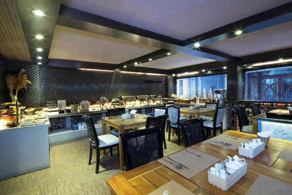 Adela Hotel Ho Chi Minh City Bagian luar foto